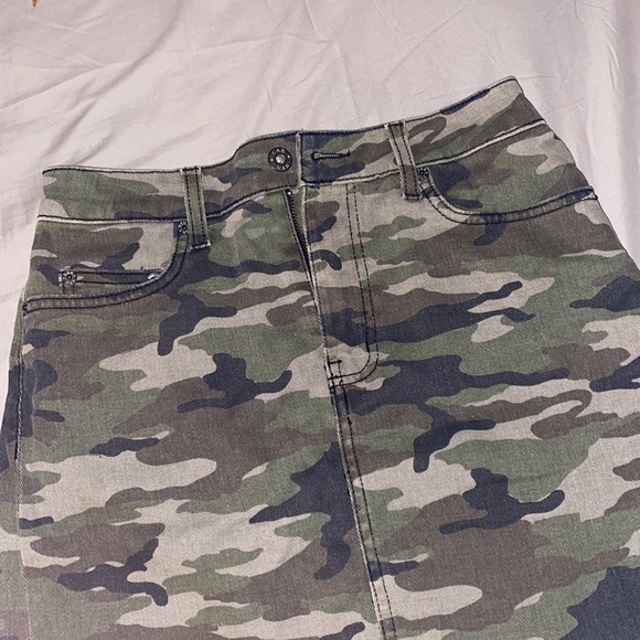 LF camo skirt size small - Picture 2 of 2